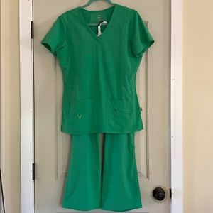 Activate by med couture women’s scrub set